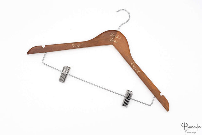 perchas_de_madera_con_pinzas
