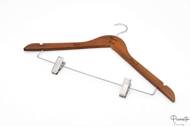 perchas_de_madera_con_pinzas