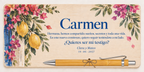 Placa impresa a color con limones y buganvillas, el nombre Carmen y bolígrafo de bambú