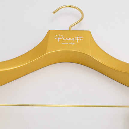Personalisierte goldene Kleiderbügel
