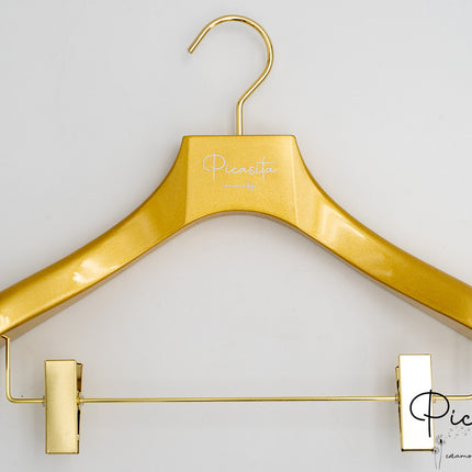 Personalisierte goldene Kleiderbügel