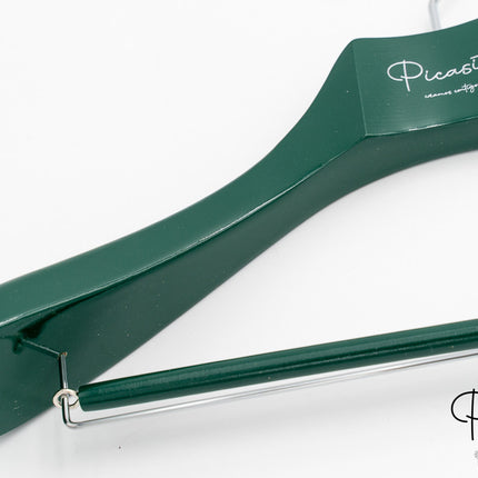 Bunte Kleiderbügel für Boutique