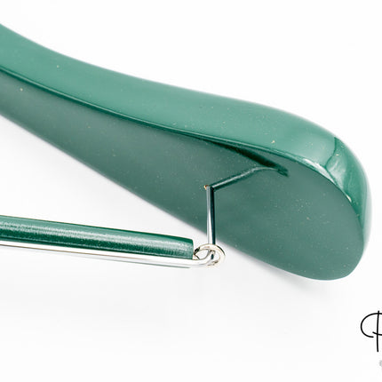 Bunte Kleiderbügel für Boutique