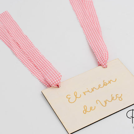 Placa de Cantos com Nomes em Madeira