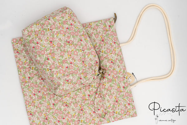 Neceser y bolsa de algodón con estampado floral en tonos rosas y verdes sobre fondo blanco.