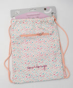Mochila saco infantil rosa con estampado floral, cuerdas salmón, bolsillo exterior y nombre personalizado