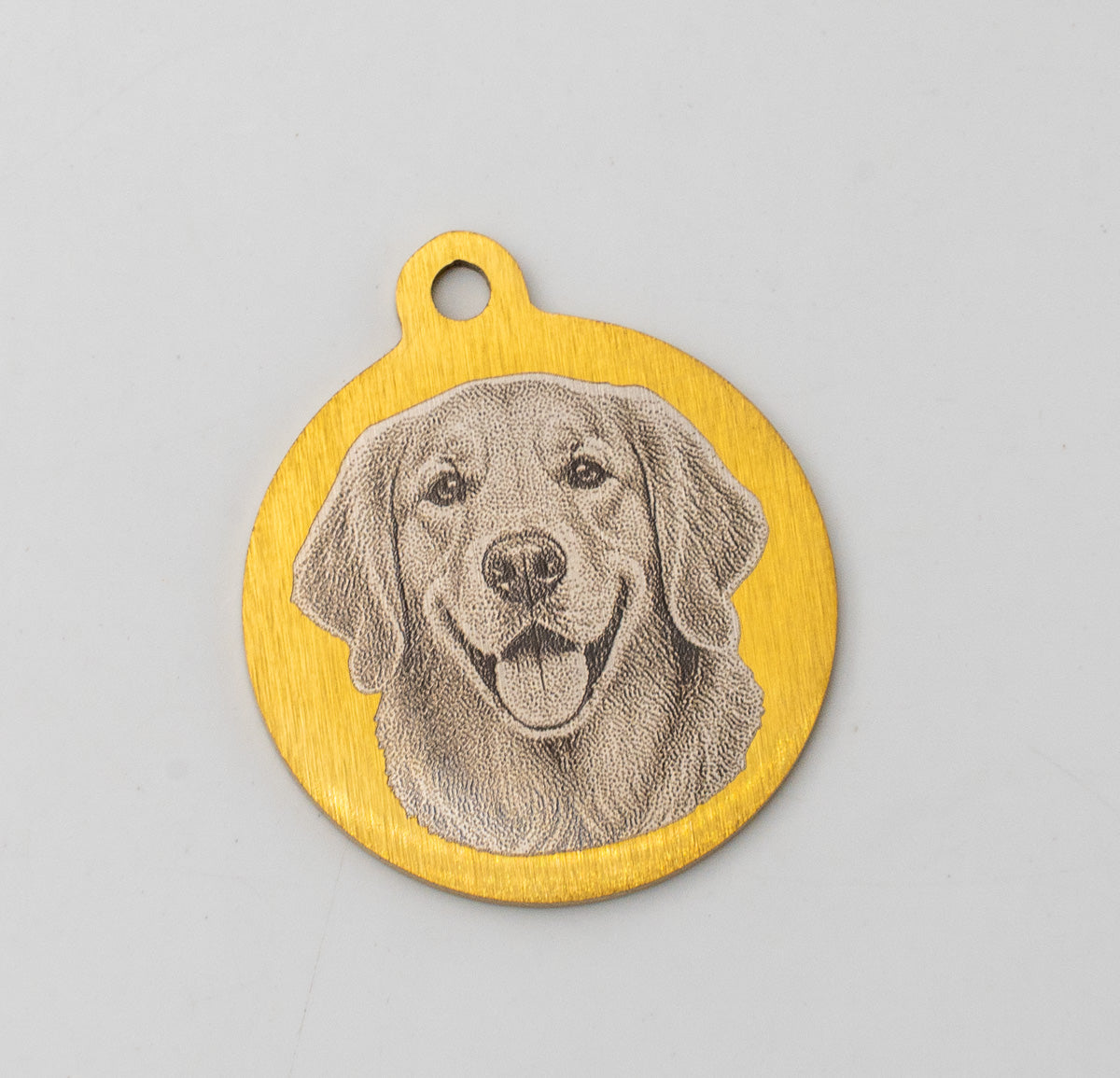 Medalla personalizada para perro dorada de 30 mm con retrato de mascota grabado a láser