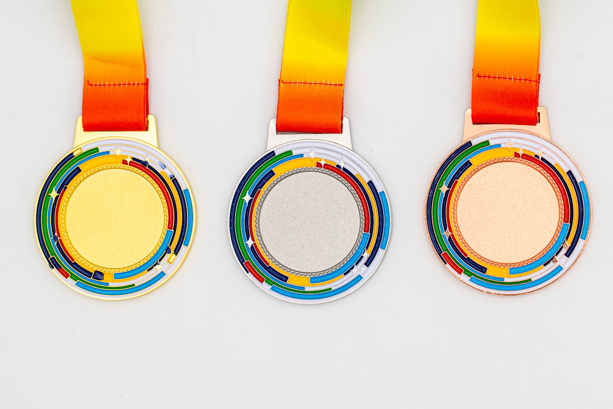 Medalles amb anelles segmentades multicolor al voltant del centre, model 1.