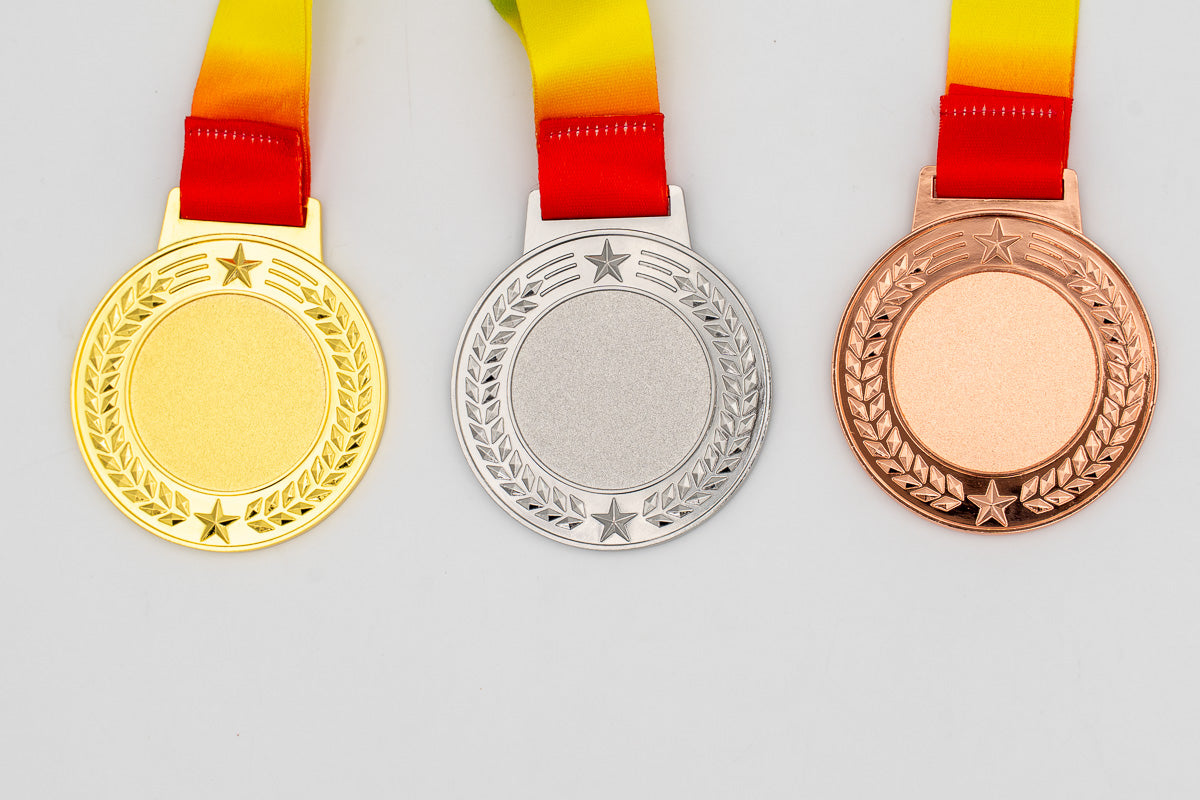 Medalles amb llorer i estrelles al voltant del centre.