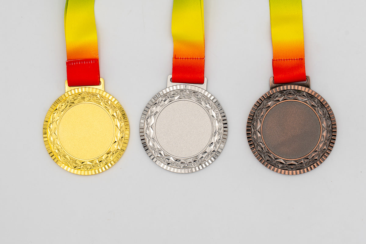 Medalles amb vora de facetes i centre pla, model 2.
