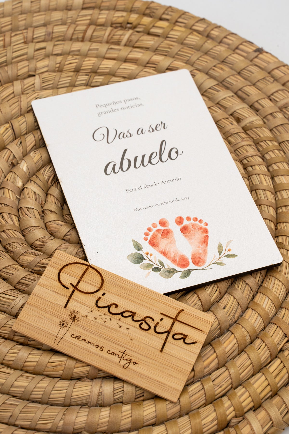 Anuncio de embarazo personalizado en contrachapado ou lenzo