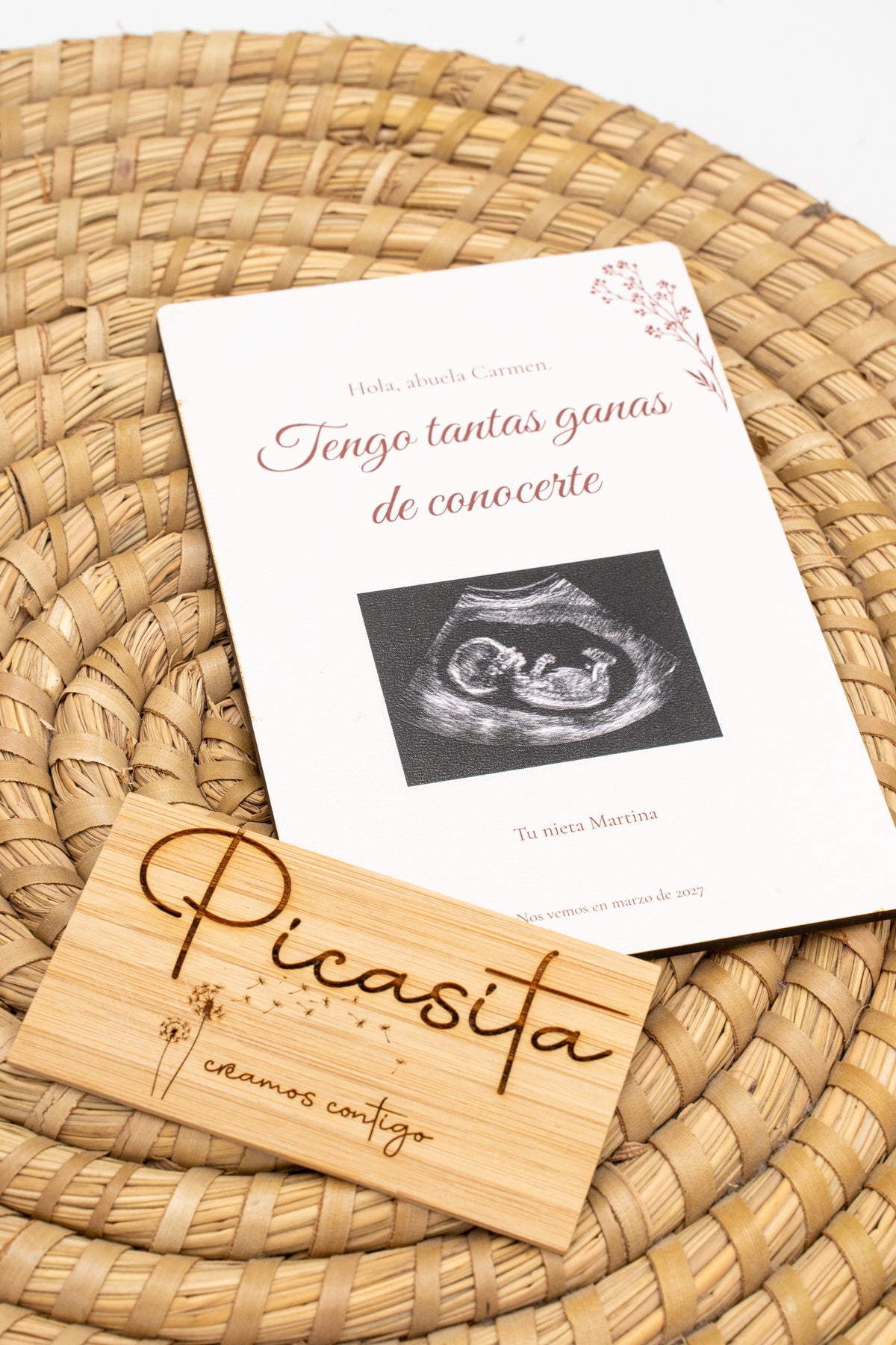 Anuncio de embarazo personalizado en contrachapado ou lenzo