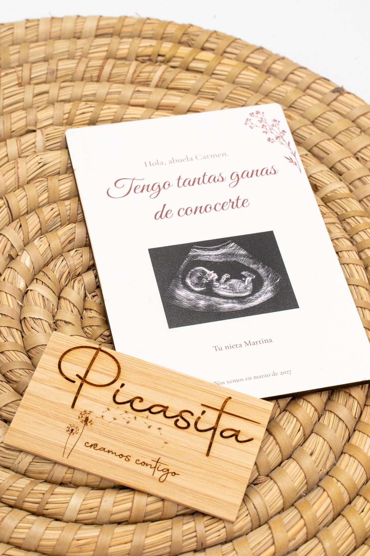 Anuncio de embarazo personalizado en contrachapado ou lenzo