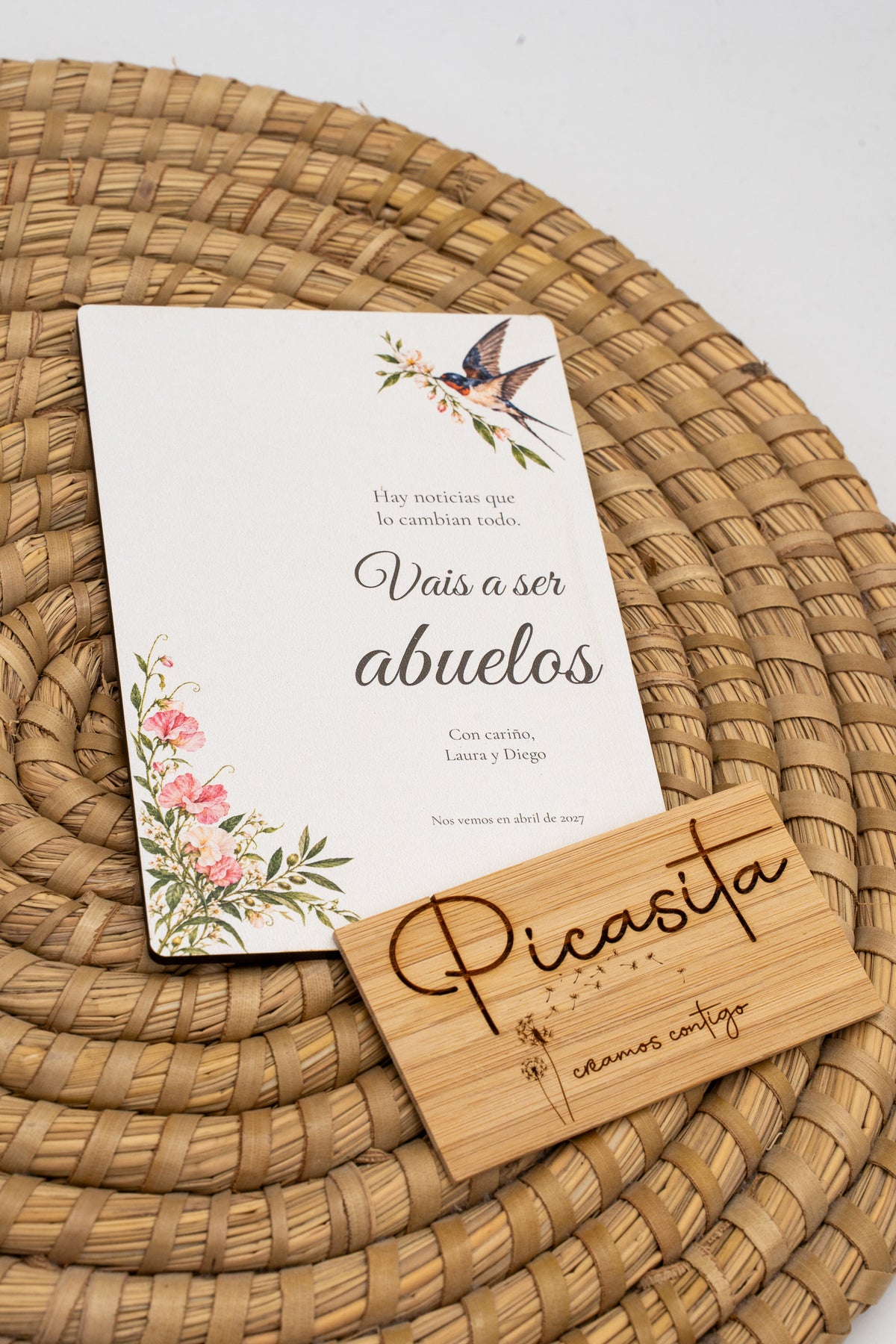 Anuncio de embarazo personalizado en contrachapado ou lenzo