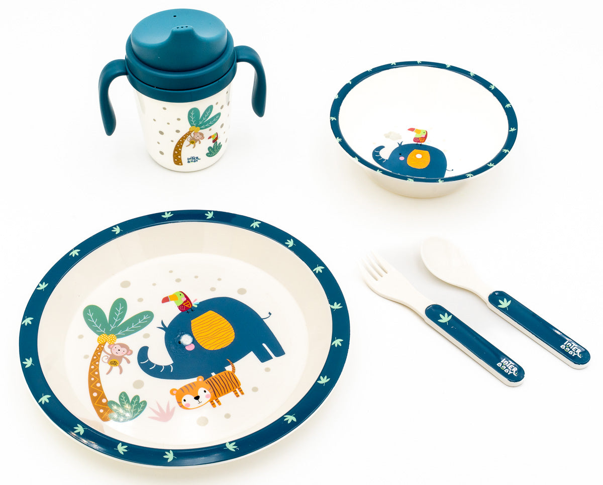 Set de vajilla infantil azul con dibujos de elefante, tigre, mono y tucán.