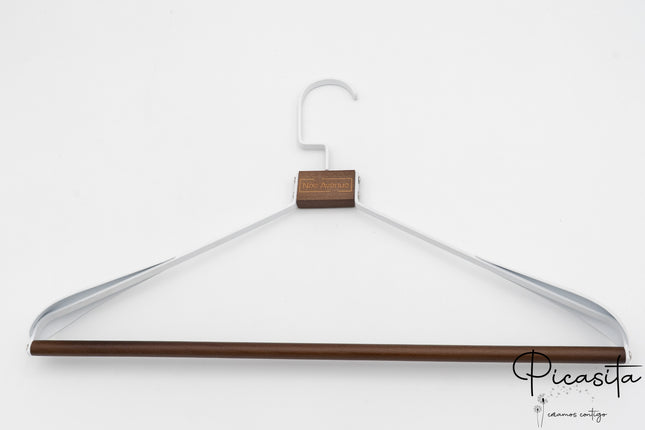 Perchas de Metal y Madera