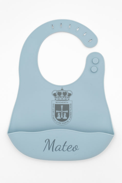 Babero de silicona azul personalizado con escudo y nombre Mateo