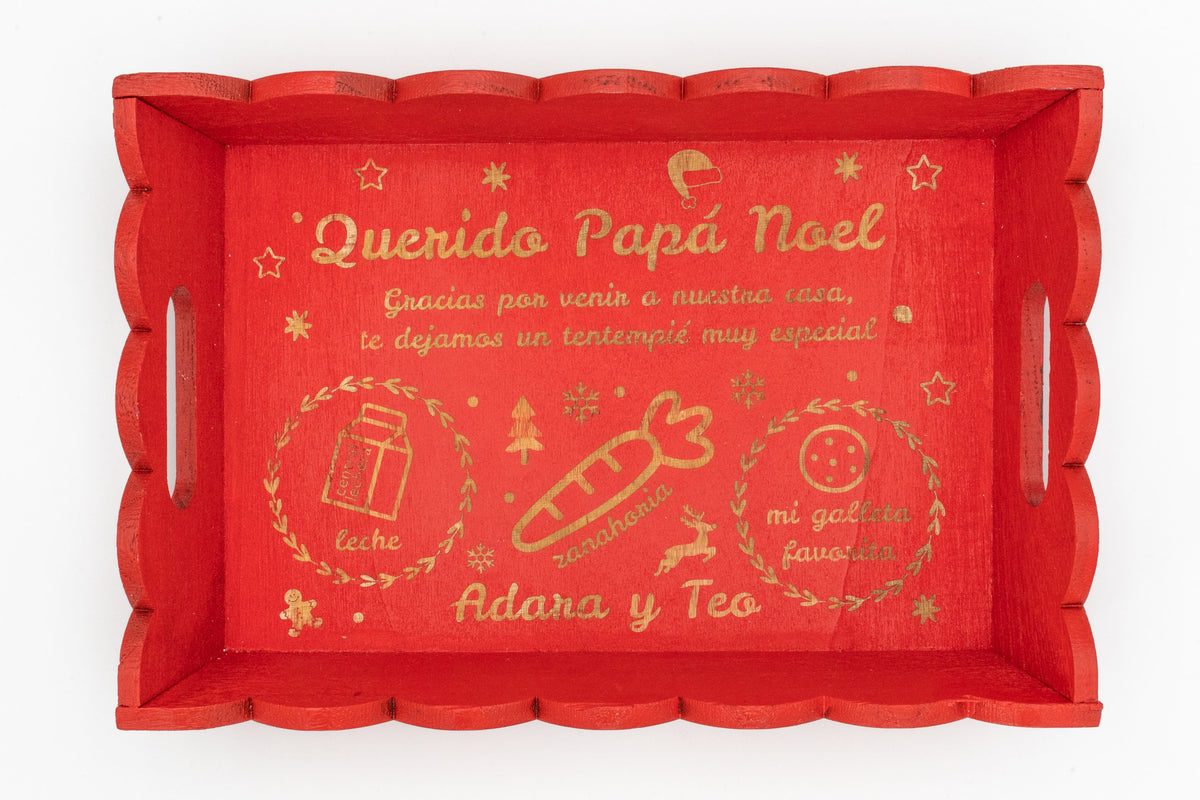 Bandeja roja de madera de pino con grabado dorado para Papá Noel y renos.