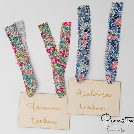 cartel_de_rincones_con_nombres_en_madera