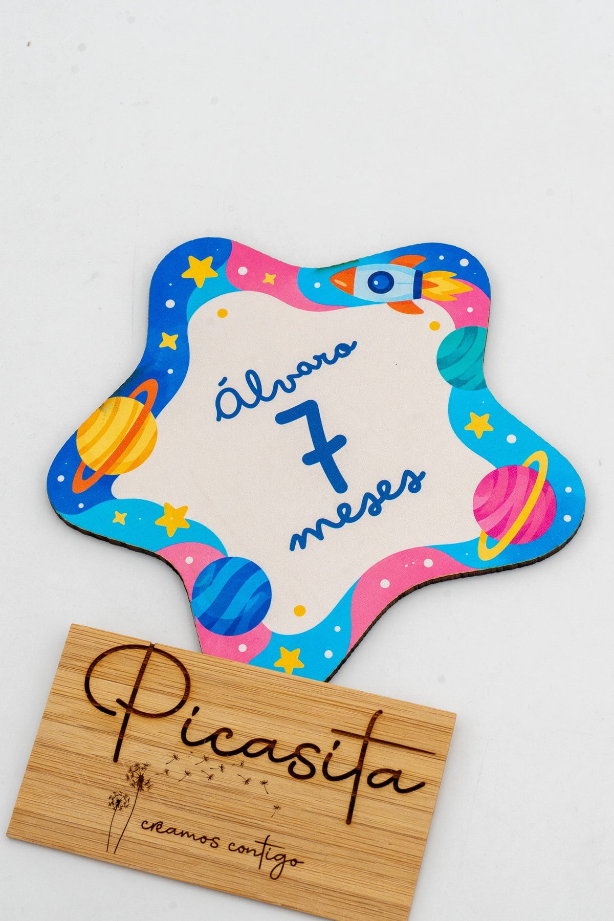 Cumpremeses de madeira personalizados para bebé