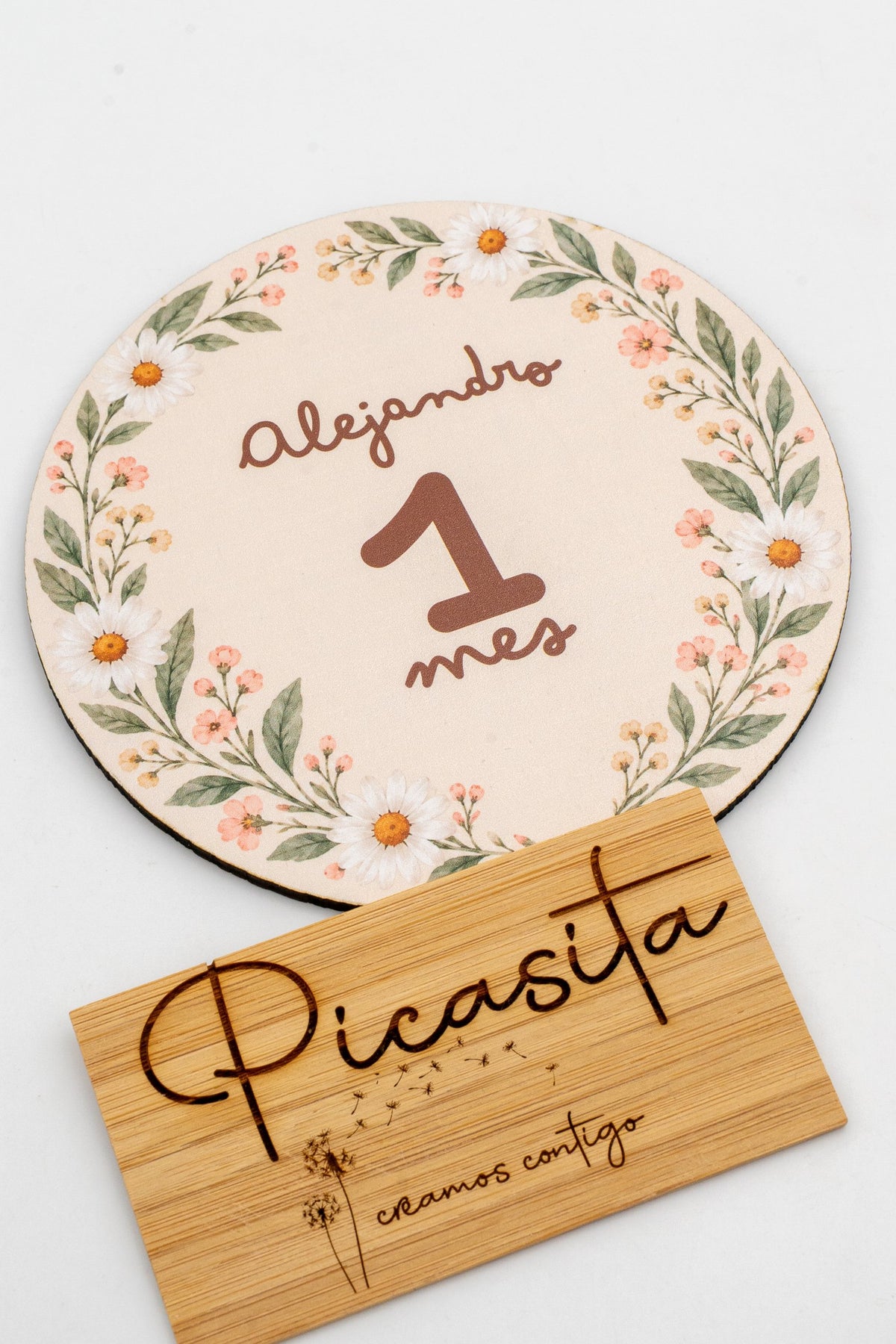 Haurtxoentzako zurezko hilabete-plaka pertsonalizatuak