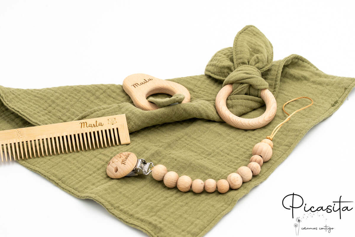 Conjunto Muselina, Chupetero Personalizado, Mordedor y Peine