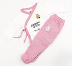 Real Madrilen jaioberrientzako multzoko kamiseta eta legging arrosak, izenarekin