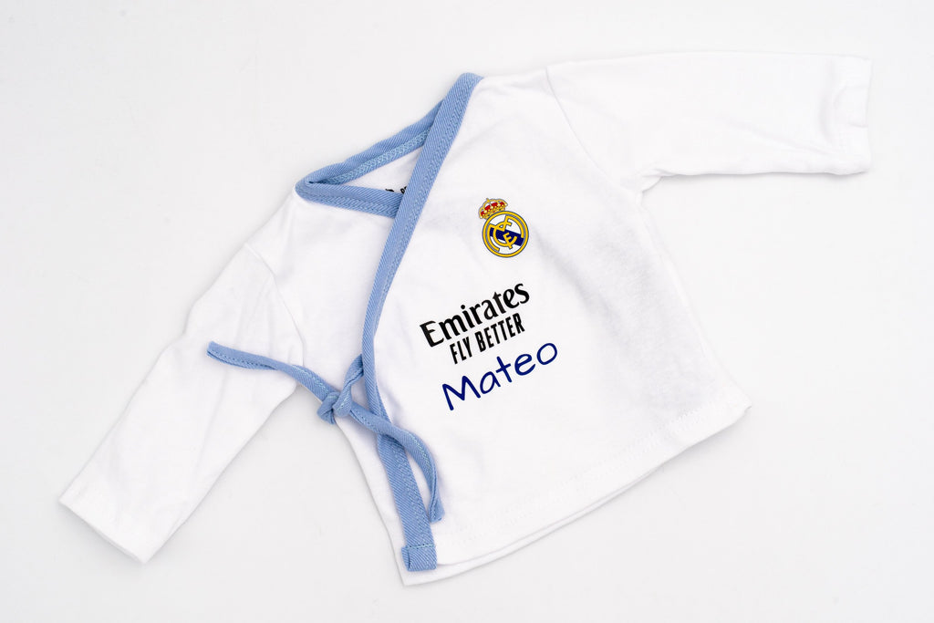 Real Madrilen multzoko mutilaren kamiseta, Mateo izena urdinez