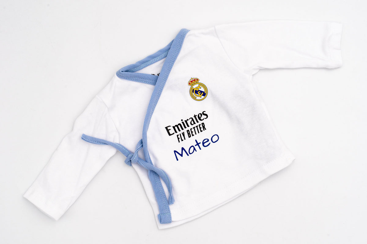 Real Madrilen multzoko mutilaren kamiseta, Mateo izena urdinez