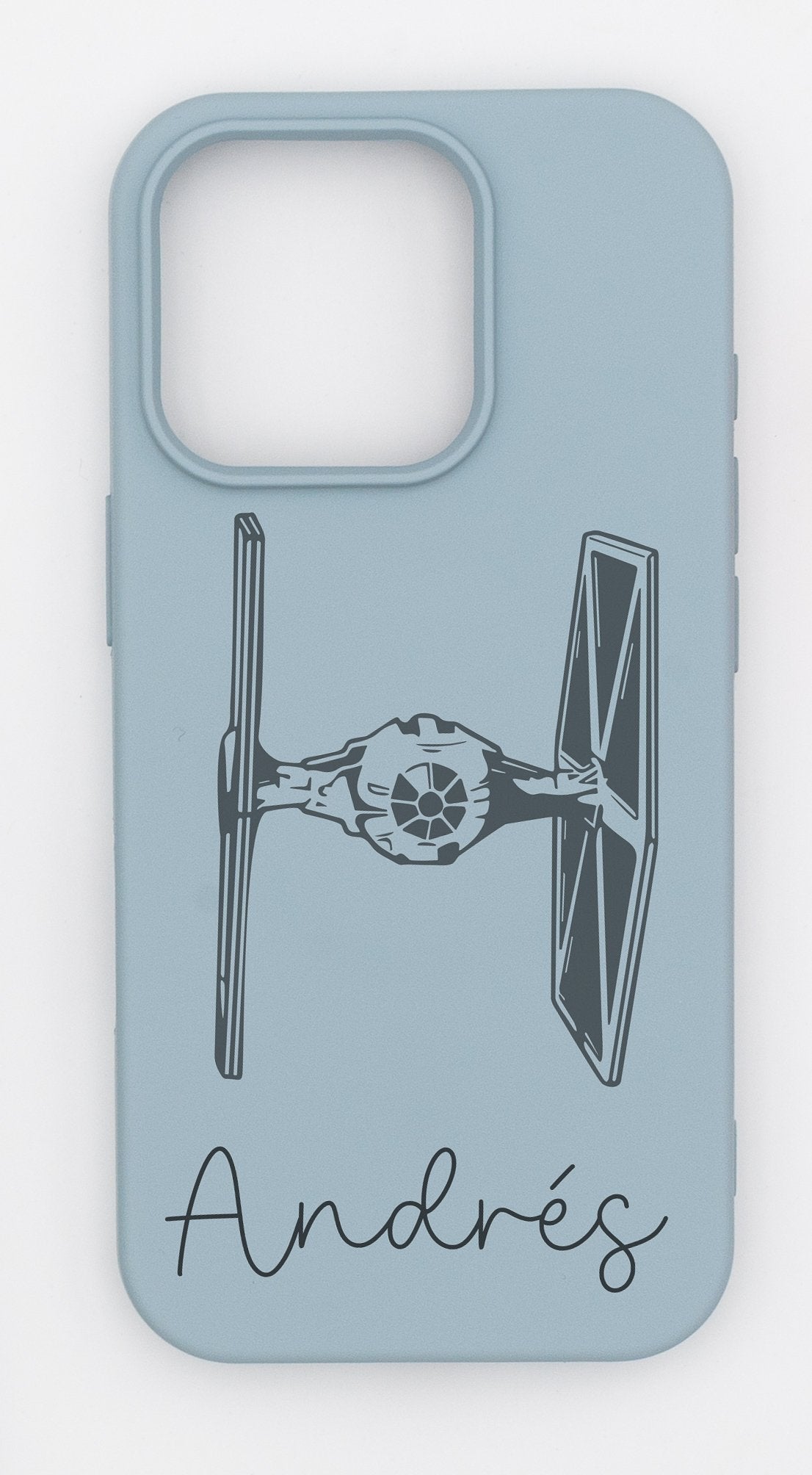 Funda azul grisáceo para iPhone con grabado de nave espacial y nombre Andrés.