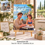 Lienzo de 30 × 40 cm con retrato en animación 3D y «Grazie di cuore», sobre caballete personalizado en la mesa de regalos de boda.