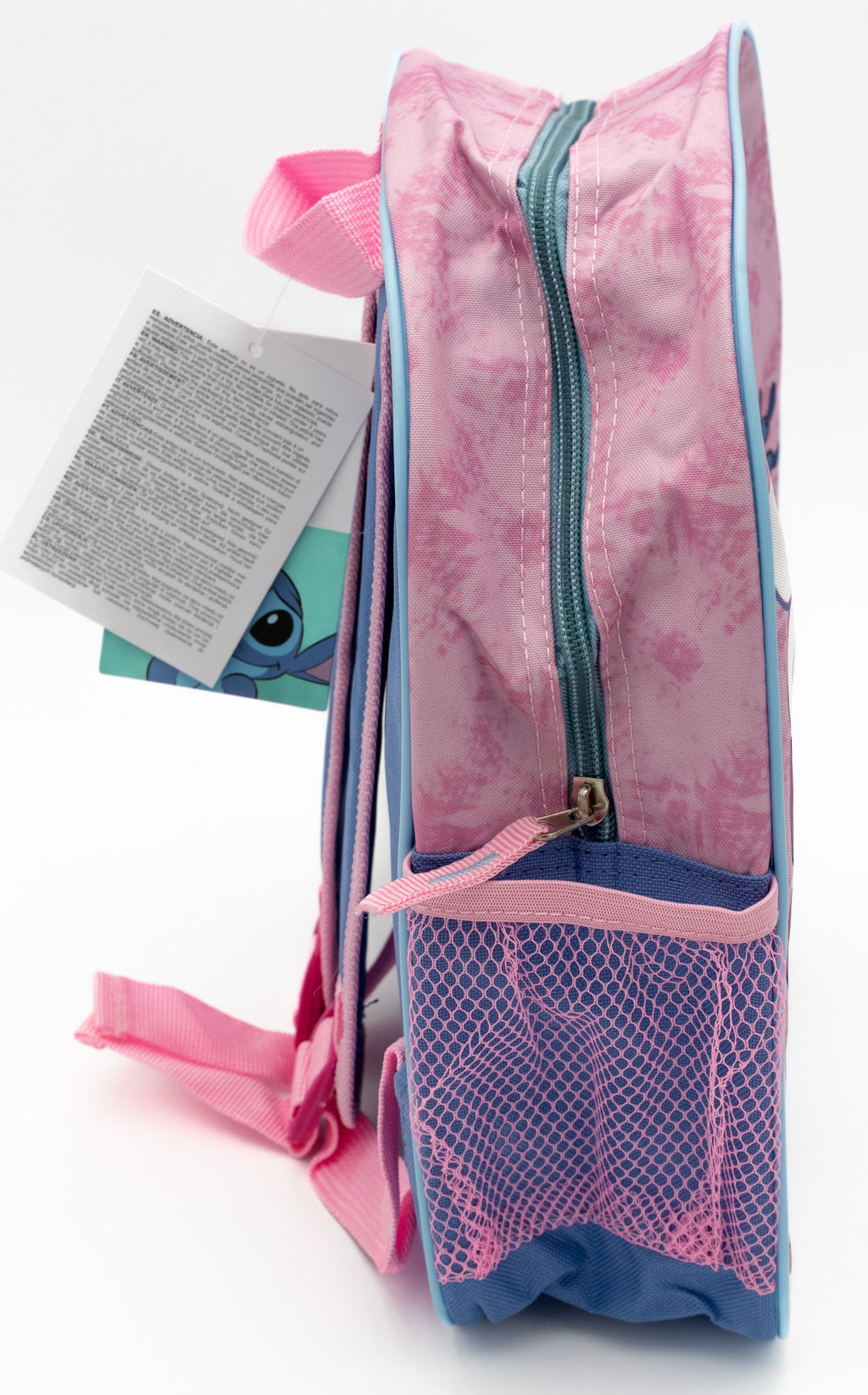 Vista lateral de mochila rosa con cremallera azul y bolsillo de malla elástica para botellas.
