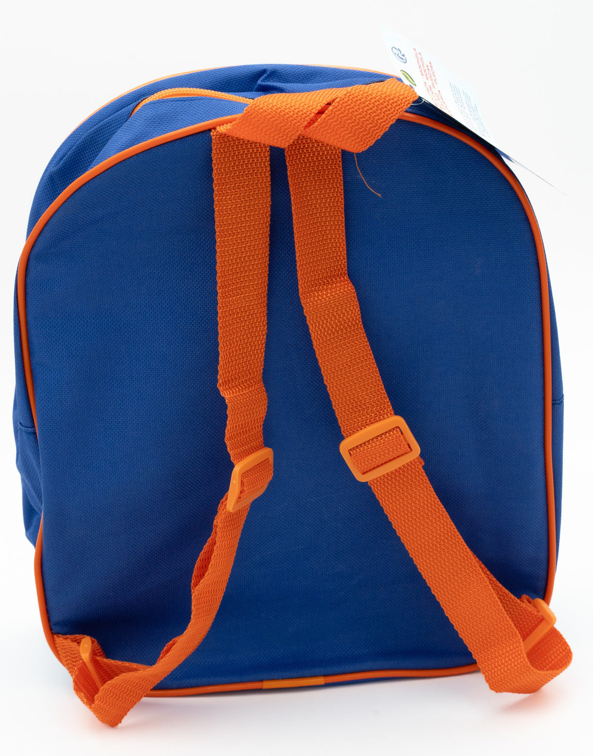 Parte trasera de mochila azul con dos correas ajustables de color naranja para niños.