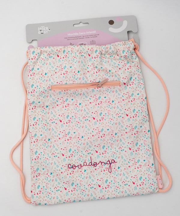 Mochila saco infantil rosa con estampado floral, cuerdas salmón, bolsillo exterior y nombre personalizado