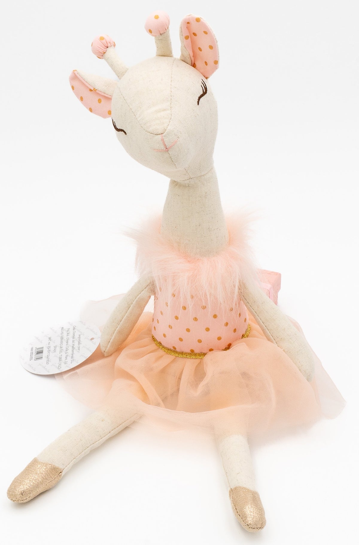 Xirafa de trapo bailarina con saia de tul rosa e colo de pelo sintético sobre fondo branco.