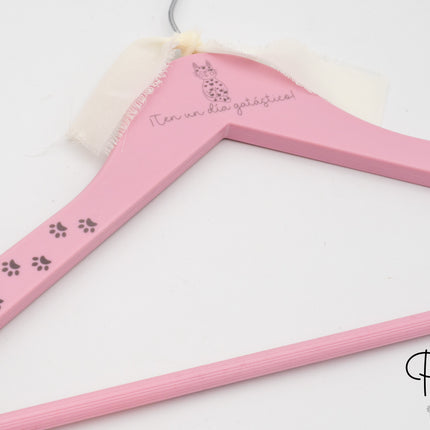 percha_personalizada_adulto_de_plastico_color_rosa