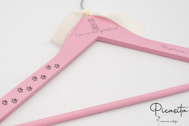 percha_personalizada_adulto_de_plastico_color_rosa