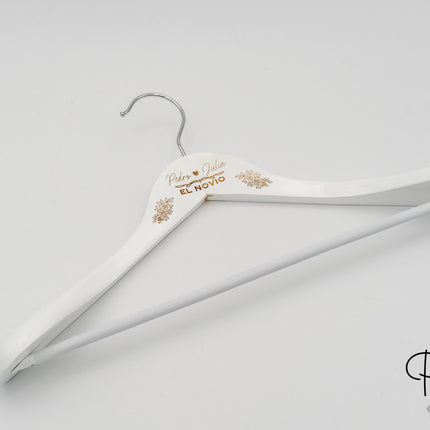 percha_personalizada_de_boda_hombros_anchos