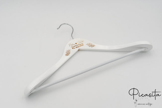 percha_personalizada_de_boda_hombros_anchos