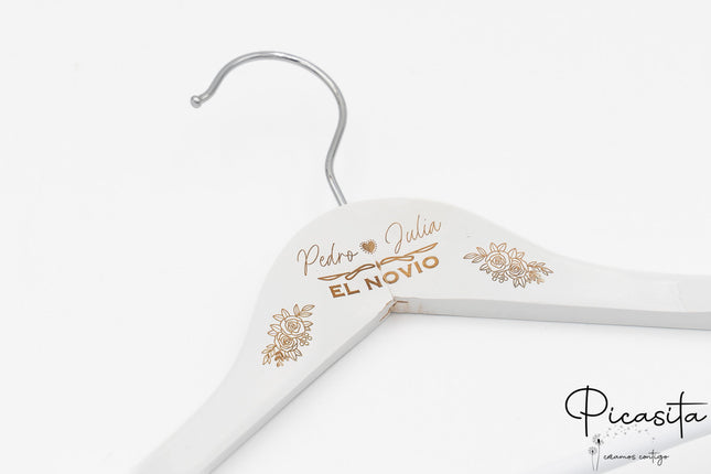 percha_personalizada_de_boda_hombros_anchos