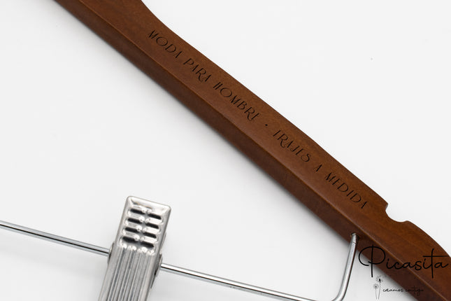 perchas_de_madera_con_pinzas