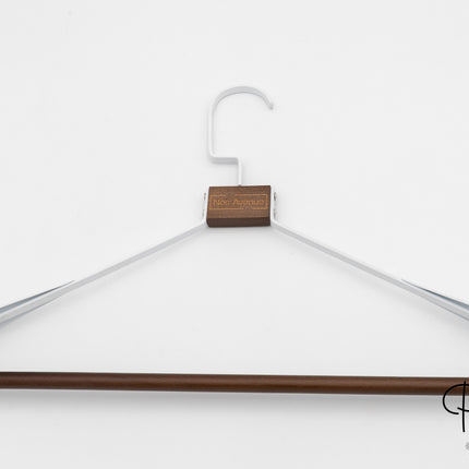 perchas_de_metal_y_madera