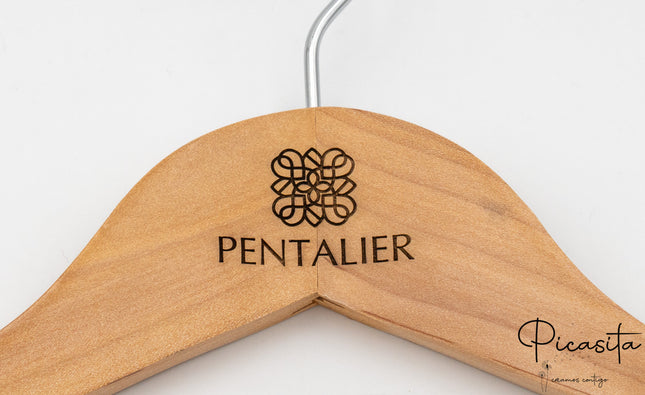 perchas_hombro_ancho_tono_claro