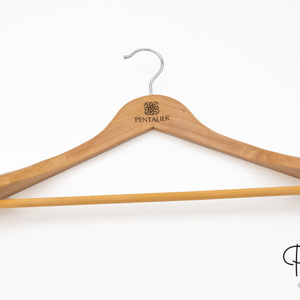 perchas_hombro_ancho_tono_claro