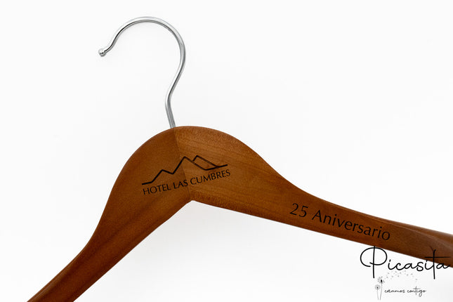 perchas_hombro_ancho_tono_medio