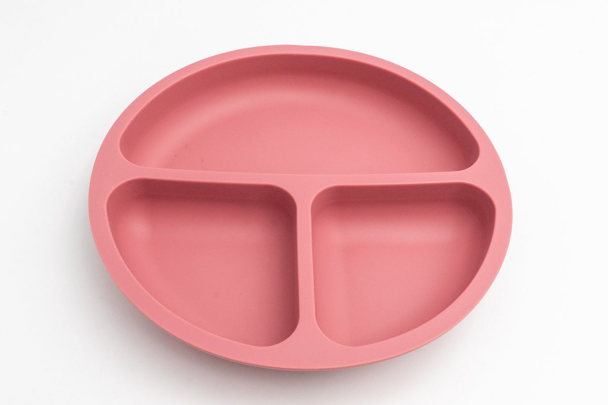 Prato rosa escuro de silicona con tres compartimentos