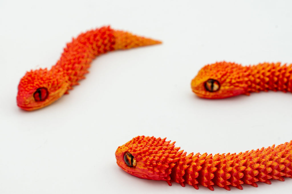Serpes 3D articuladas en degradado laranxa e amarelo en detalle