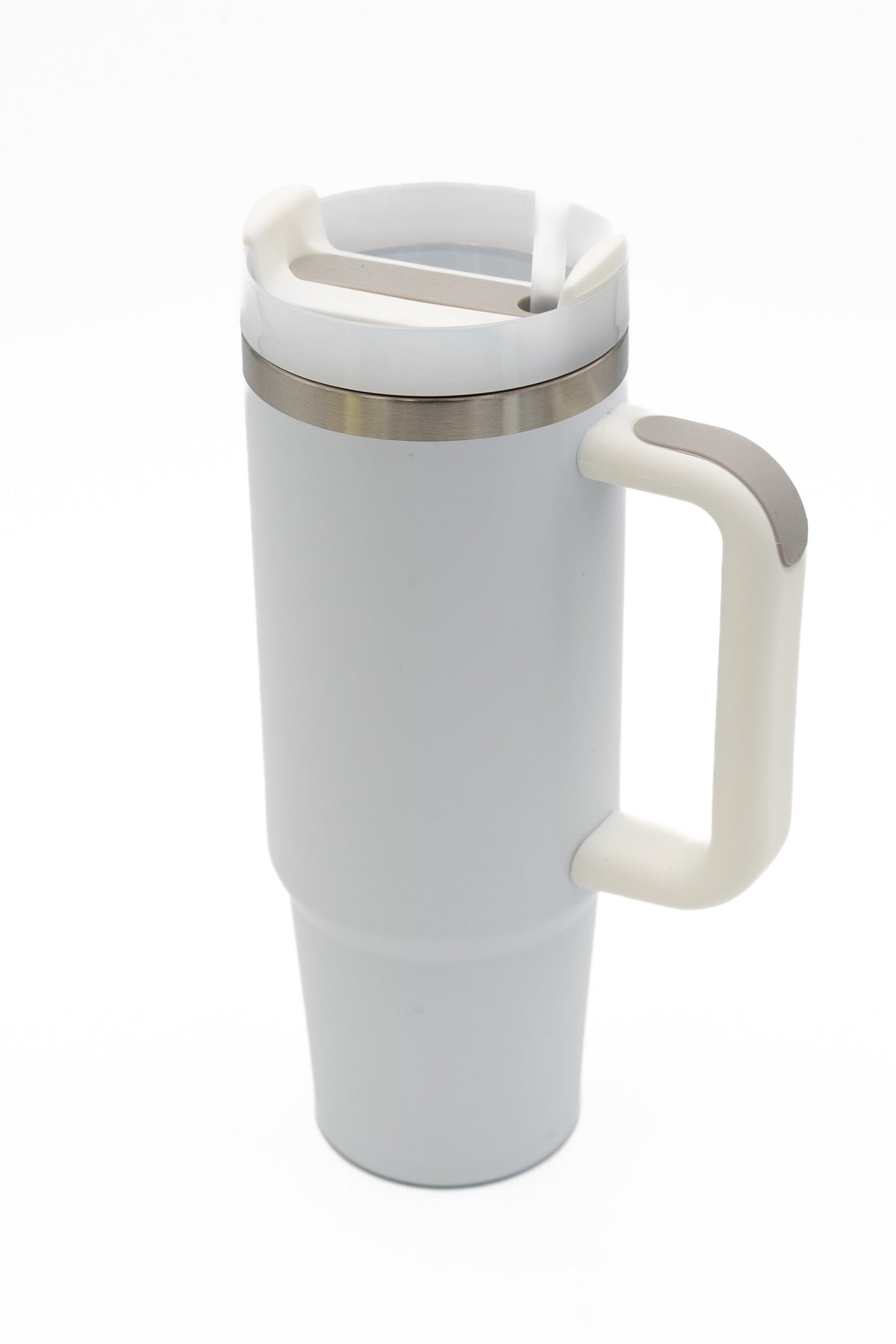 Vaso térmico de cor branca con asa ergonómica e tapa con abertura para palliña.