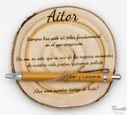 Rodaja de madera de Paulownia con corteza natural y mensaje para Aitor.