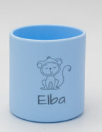 Got blau clar amb el nom Elba i un gat gravats